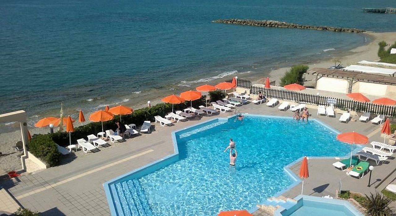Hotel Haris On The Beach Agia Marina  Exterior photo