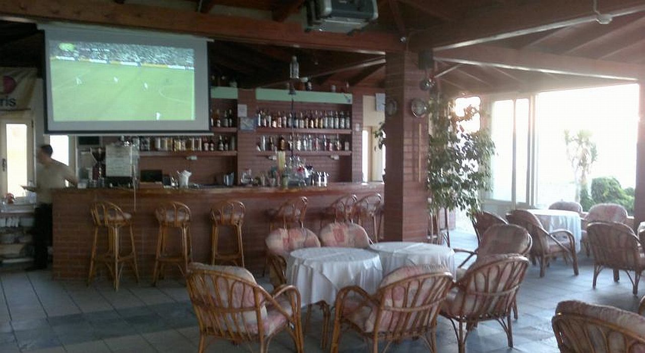 Hotel Haris On The Beach Agia Marina  Exterior photo